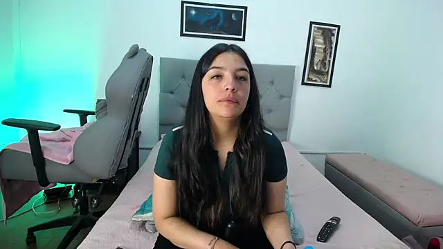 Snapshot of Esmeraldaa- chatting on October 13, 4:04 am Esmeraldaa- online show from October 13, 4:04 am