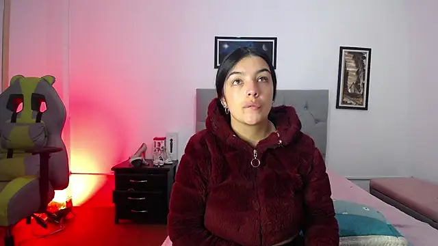 Snapshot of Esmeraldaa- chatting on October 10, 6:18 am Esmeraldaa- online show from October 10, 6:18 am
