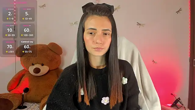 Snapshot of princessluna_19 chatting on October 18, 9:05 pm princessluna 19 online show from October 18, 9:05 pm