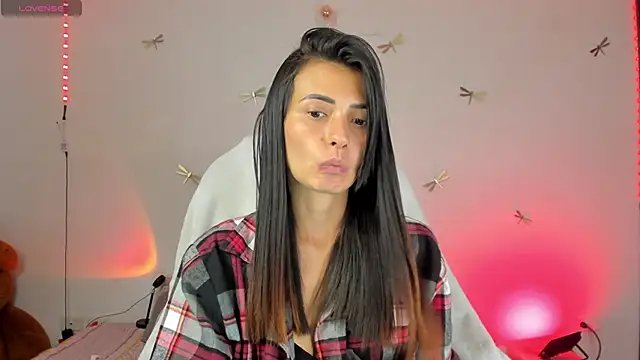 Snapshot of princessluna_19 chatting on October 14, 11:29 pm princessluna 19 online show from October 14, 11:29 pm