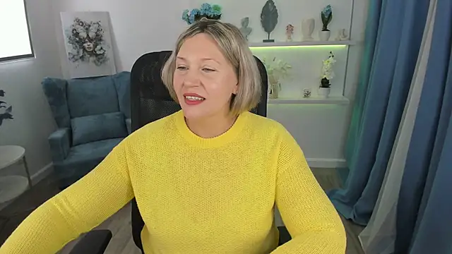 Snapshot of NinaStarle chatting on October 1, 5:45 am NinaStarle online show from October 1, 5:45 am