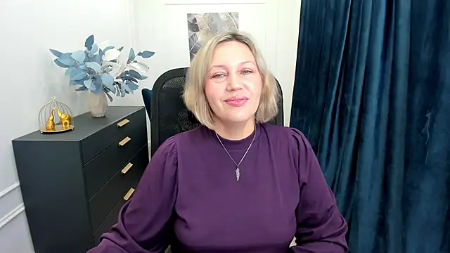 Snapshot of NinaStarle chatting on October 11, 4:50 am NinaStarle online show from October 11, 4:50 am