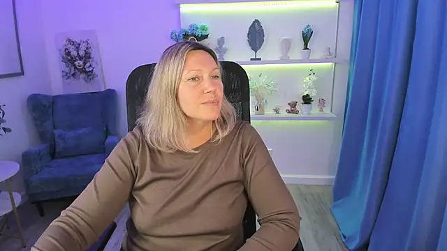 Snapshot of NinaStarle chatting on September 13, 11:29 am NinaStarle online show from September 13, 11:29 am
