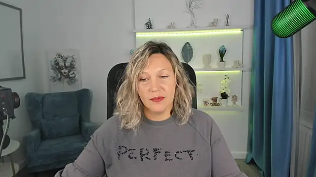 Snapshot of NinaStarle chatting on September 18, 6:23 am NinaStarle online show from September 18, 6:23 am