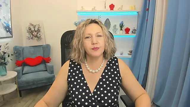 NinaStarle online show from March 7, 12:45 pm