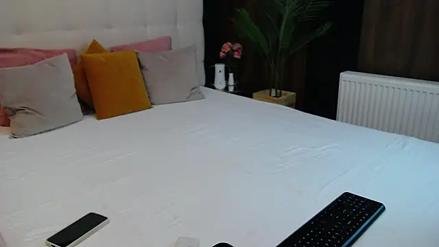 Snapshot of Tamia_Lou chatting on September 22, 11:08 am Tamia Lou online show from September 22, 11:08 am