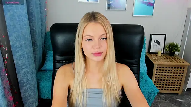 Snapshot of KatherineePierce chatting on September 25, 4:17 pm KatherineePierce online show from September 25, 4:17 pm