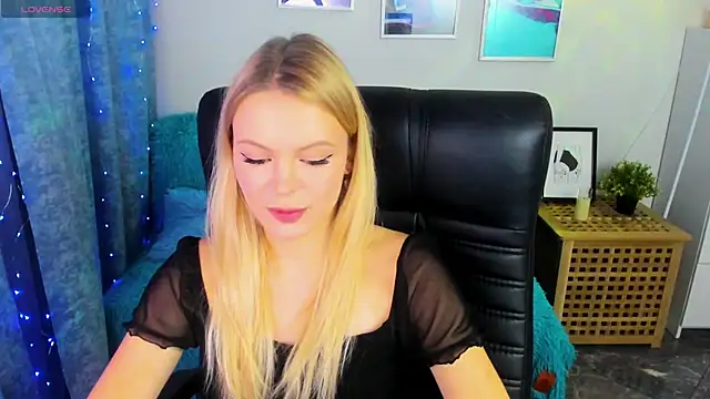 Snapshot of KatherineePierce chatting on October 18, 5:04 pm KatherineePierce online show from October 18, 5:04 pm