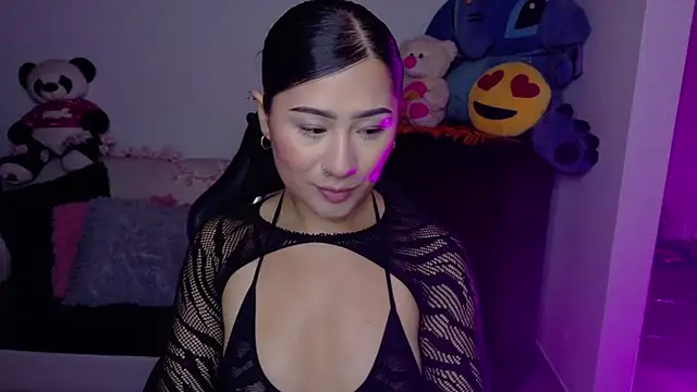 Snapshot of evelyn_ch_ chatting on October 14, 10:51 am evelyn ch online show from October 14, 10:51 am