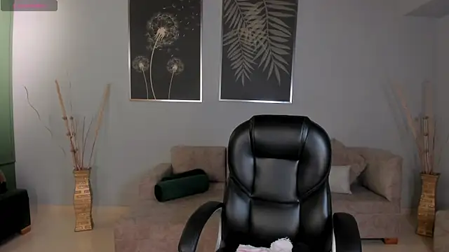 SarahYates online show from December 3, 4:15 am