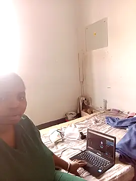 ShySexyBaddiexx online show from November 2, 8:29 am