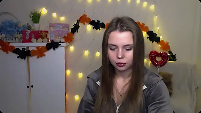 Snapshot of OceanicDawn chatting on October 10, 5:56 am OceanicDawn online show from October 10, 5:56 am