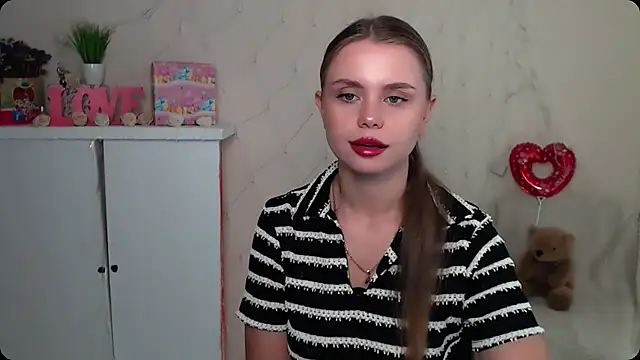 Snapshot of OceanicDawn chatting on September 11, 7:20 am OceanicDawn online show from September 11, 7:20 am
