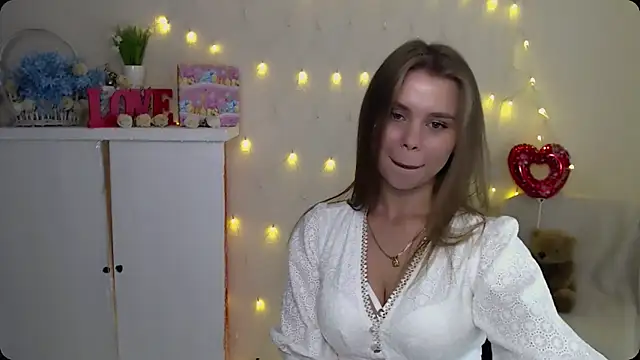 Snapshot of OceanicDawn chatting on September 17, 7:28 am OceanicDawn online show from September 17, 7:28 am