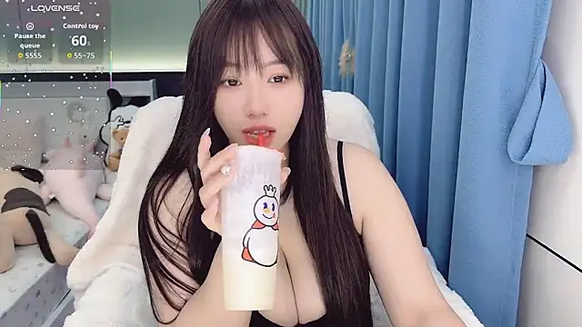 Liuyifei2005 online show from November 22, 6:43 pm