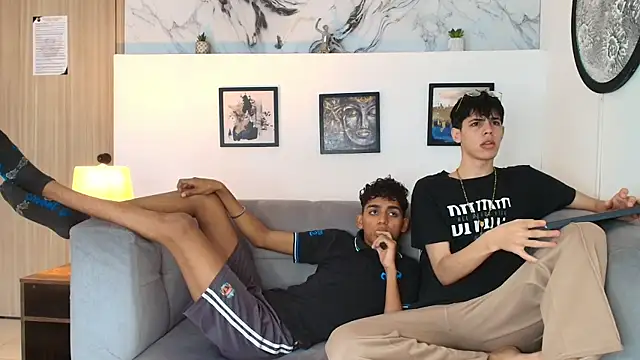 TWINKS FRIENDS online show from April 18, 1:46 pm