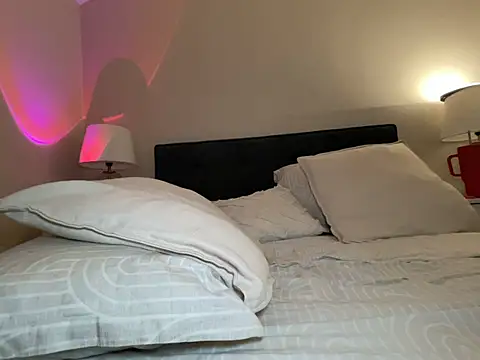 FrancescaXO online show from February 11, 7:59 pm