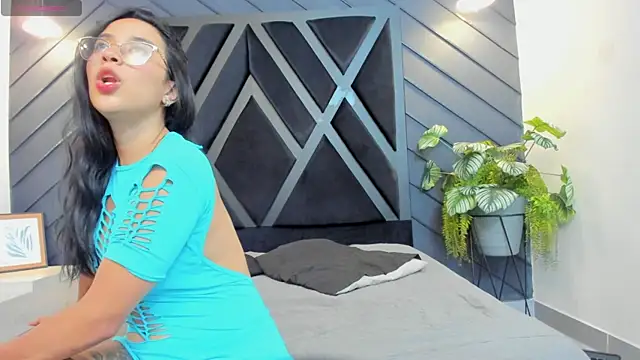 zoe martins  online show from October 4, 7:07 pm