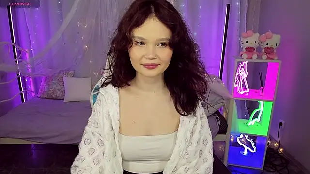EmilyChaves online show from May 25, 7:18 am