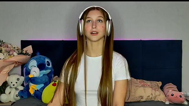 Snapshot of MissEmilyMiller chatting on October 17, 4:54 pm MissEmilyMiller online show from October 17, 4:54 pm