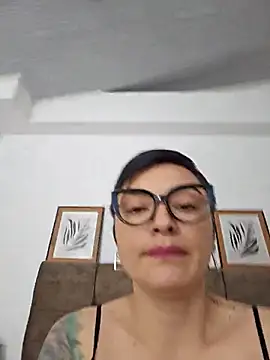 Snapshot of Daniela_Leonn chatting on October 16, 8:33 pm Daniela Leonn online show from October 16, 8:33 pm