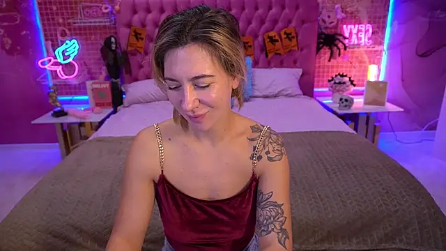 Snapshot of KateShanny chatting on October 29, 6:40 am KateShanny online show from October 29, 6:40 am