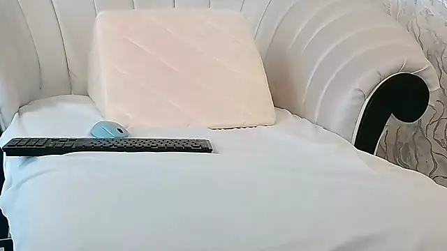 aura sanders1 online show from December 16, 11:38 am