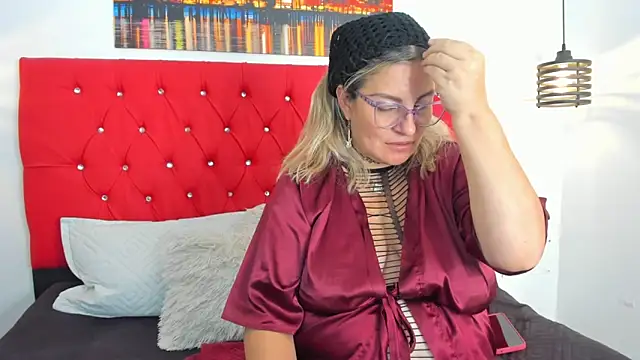 carolinacrus01 online show from February 17, 5:01 pm