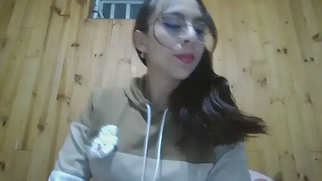 Roselingalvis13 online show from December 21, 3:33 am