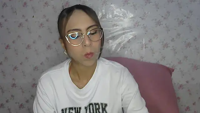 Roselingalvis13 online show from June 6, 2:07 am