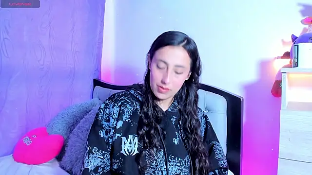 my aleja  online show from March 25, 2:09 pm