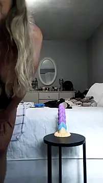 milf-Lacey online show from September 13, 3:20 pm