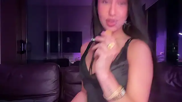 Snapshot of shy_Colette chatting on October 5, 4:23 pm shy Colette online show from October 5, 4:23 pm