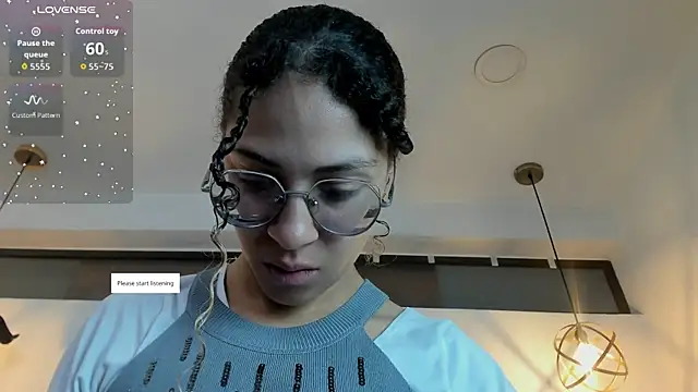 Hanna Cornee  online show from October 22, 1:38 pm