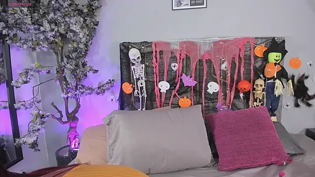 Snapshot of Kaylachannell chatting on October 17, 3:32 am Kaylachannell online show from October 17, 3:32 am