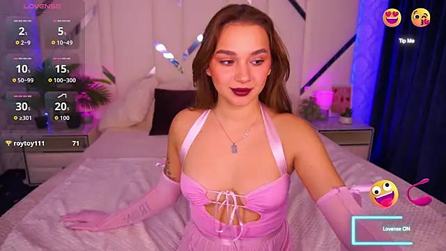 UrMuseOn online show from October 21, 7:12 am