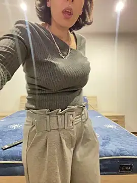 Piggiteablacktea online show from December 19, 6:55 pm