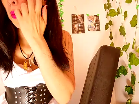 Snapshot of lucywhite13 chatting on September 13, 6:49 pm lucywhite13 online show from September 13, 6:49 pm