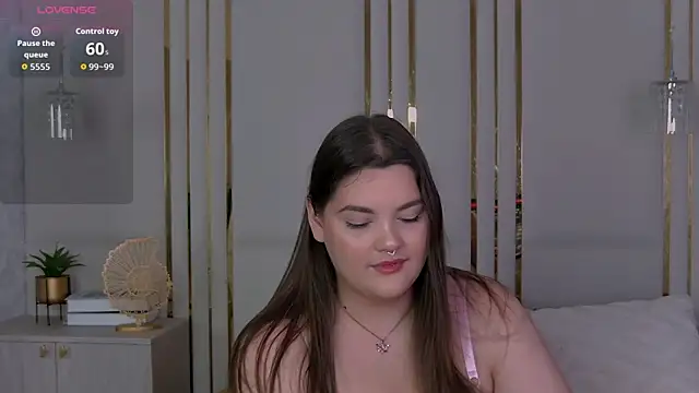 Snapshot of EmilyHyde chatting on October 9, 8:57 pm EmilyHyde online show from October 9, 8:57 pm