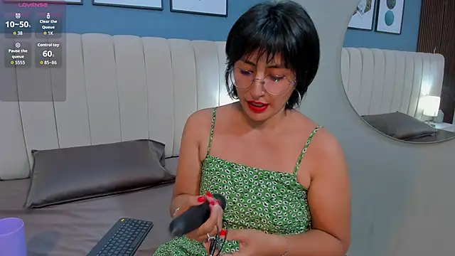 Snapshot of naty_bush chatting on October 14, 7:16 pm naty bush online show from October 14, 7:16 pm
