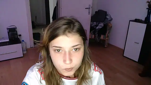 Snapshot of Aliens4twenty chatting on October 6, 9:26 am Aliens4twenty online show from October 6, 9:26 am