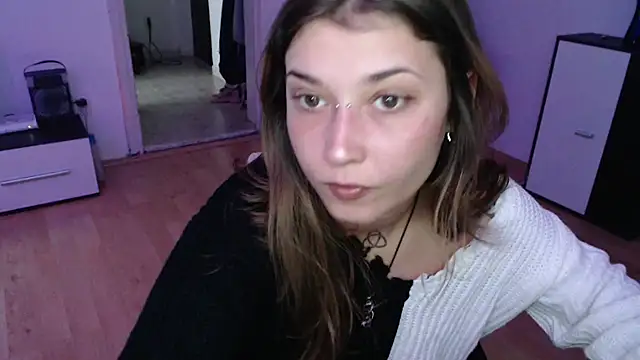 Snapshot of Aliens4twenty chatting on October 8, 10:52 am Aliens4twenty online show from October 8, 10:52 am