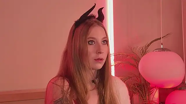 Snapshot of MiaEuphoria_ chatting on October 22, 4:50 am MiaEuphoria online show from October 22, 4:50 am