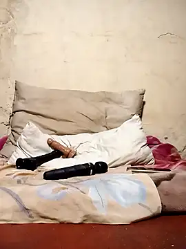 RFeltomWhitJ online show from September 20, 2:10 am