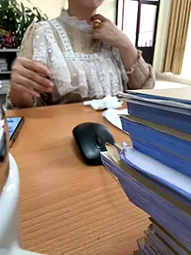 PhuongNhi21 online show from November 8, 1:10 am