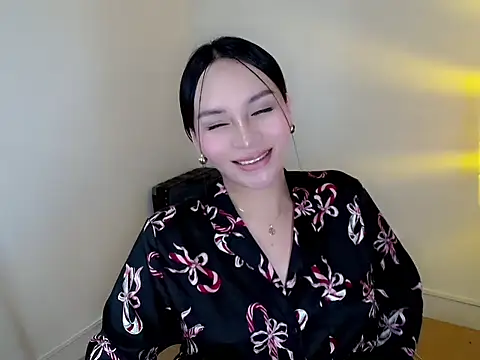 holly tabby online show from April 20, 9:29 pm