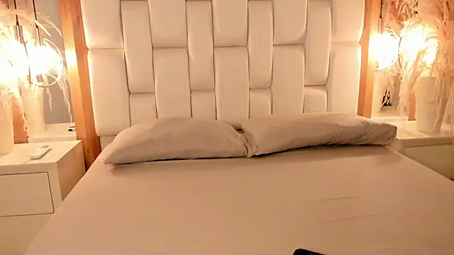 Daphne And Roger online show from November 17, 11:33 am