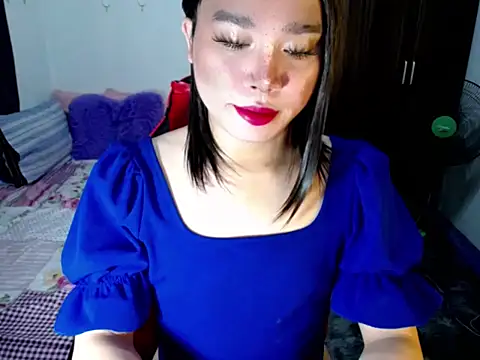 Urassiansweetcummer online show from September 22, 2:32 am