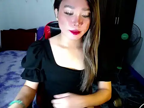 Urassiansweetcummer online show from November 14, 3:28 am