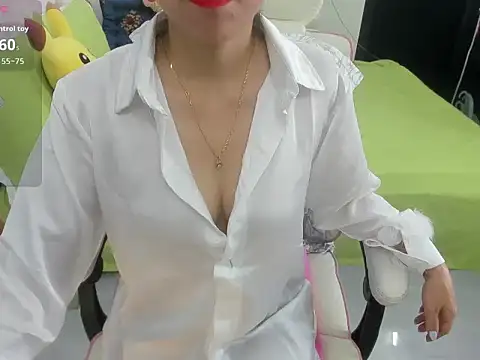Snapshot of LuckyBabe_new01 chatting on September 18, 3:21 pm LuckyBabe new01 online show from September 18, 3:21 pm